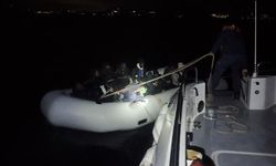 İzmir açıklarında 59 düzensiz göçmen yakalandı