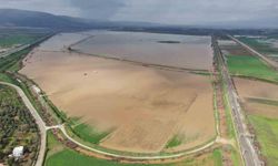 İzmir'de sağanak ovayı göle çevirdi