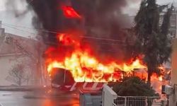 İzmir'de seyir halindeki ESHOT otobüsü alev alev yandı