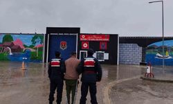 Jandarma 30 yıl hapis cezasıyla aranan şahsı yakaladı