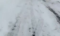 Kars'ta kayan tır kara yolunu ulaşıma kapattı