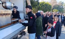 Kaskını kız arkadaşına verdiği kazada hayatını kaybeden motosiklet sürücüsü için lokma dağıtıldı