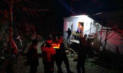 Kayıp olarak aranan yaşlı adam, 12 saat sonra bitkin halde ormanda yatarken bulundu