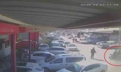 Kazada çarpışan motosiklet sürücülerinin savrulduğu anlar kamerada