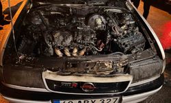 Kırşehir'de park halindeki otomobil alevlere teslim oldu