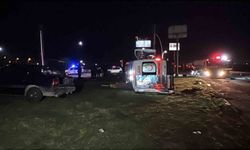 Manisa'da otomobil ile ambulans çarpıştı: 5 yaralı