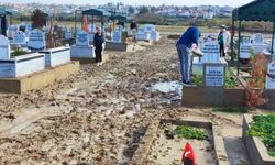 Mezarlar selde çöktü aileler isyan etti