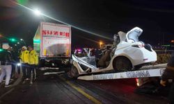 Tıra çarpan otomobilin sürücüsü hayatını kaybetti