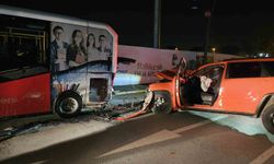 Otomobil park halindeki otobüse çarptı: 1 yaralı