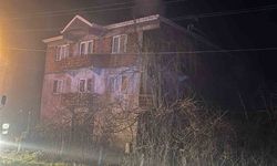 Perşembe'de çatı alevlere teslim oldu