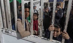 Refah'ın çift yönlü açılışının ilk gününde 12 kişi Mısır'a geçti