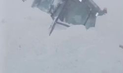 Sahara Geçidi'nde çığ: Kurtarma ekipleri de mahsur kaldı