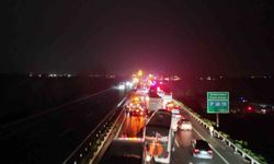 Sakarya'da 16 aracın karıştığı zincirleme kazada 4'ü ağır 13 yaralı: Olay yeri böyle görüntülendi