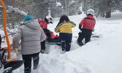 Sarıkamış'ta düşerek ayağını kıran kadının imdadına JAK ekipleri yetişti