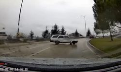 Bursa'da otomobil yağmurda böyle spin attı