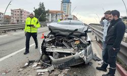 Uşak'ta 3 otomobil çarpıştı: 4 yaralı