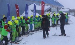 Hayatında ilk kez Uludağ'a çıktılar: "1000 Çocuk Kayak" projesiyle yüzlerce öğrenci karla buluştu