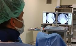 Ameliyata alınan hastadan 295 adet böbrek taşı çıkarıldı