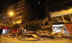 Hasarlı bina yıkım esnasında çöktü