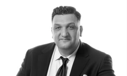 Bursa’da Türk Sanat Müziği sanatçısı Serkan Toparlak hayatını kaybetti