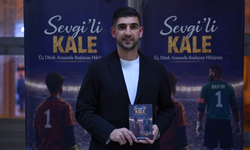 İnegölspor'un kalecisi Bekir Sevgi'nin "Sevgi'li kale" isimli kitabının lansmanı yapıldı