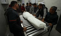 Gazze'de yerinden edilenlerin çadırında çıkan yangında genç kız hayatını kaybetti