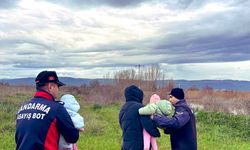 Ulubat Gölü’nde Mahsur Kalan Aile Jandarma Botuyla Kurtarıldı