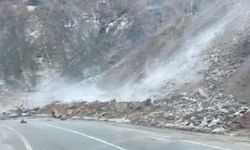 Rize'de heyelan nedeniyle köy yolu ulaşıma kapandı