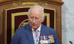 İngiltere Kralı Charles'tan kardeşi Andrew'un gözaltına alınmasının ardından "Yasa işlemeli" mesajı