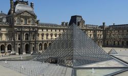 Louvre Müzesi ziyarete kapatıldı