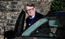 Epstein'den 75 bin dolar aldığı ortaya çıkan eski İngiliz büyükelçi gözaltına alındı