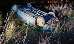 Görüştüğü kadının eşinden kaçarken takla attı