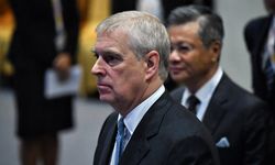 Kraliçe Elizabeth'in, Epstein mağduruna sus payı ödemesi için oğluna borç verdiği öne sürüldü