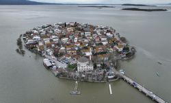 Uluabat Gölü'nün suyu "Küçük Venedik"teki evlere dayandı
