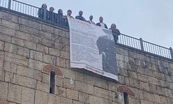Öğretmenlerden sürpriz eylem: Bursa Nutku Bursa surlarından haykırıldı