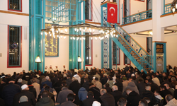 İnegöl'de Kadir Gecesi'nde Binlerce Kişi Osb Camii'nde Buluştu
