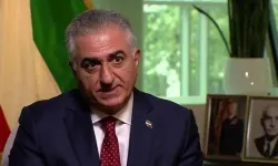 İranlılar Pehlevi için pankart hazırladı