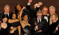 O partiye davet edilen ilk Türk