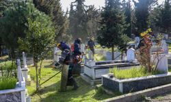 Bursa'da şehitlik ve mezarlıklar bayrama hazır