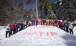 Uludağ'da karlara "savaşa hayır" yazdılar