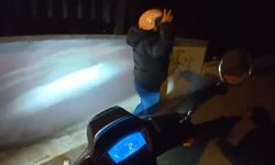 Bursa'da annesine gece motor sürmeyi öğreten genç izleyenleri gülümsetti