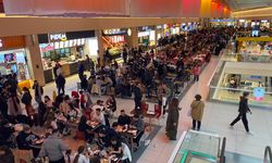 Bursa'da bayramda AVM'lerde izdiham