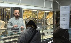 Bursa'da "Vallahi billahi yok" yazısı kuyumcuda izdihamı durduramadı
