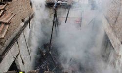 Alevler evi sardı, mahallede panik yaşandı