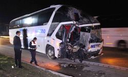 Amasya'da yolcu otobüsü ile tırın çarpıştığı kazada 11 yaralı