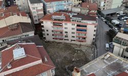 Bahçelievler'de temeli kayan bina havadan görüntülendi