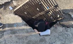 Bastığı gider mazgalı kayan kız öğrenci, 1 buçuk metrelik çukura düştü