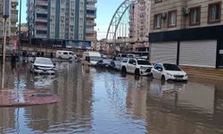 Batman'da sağanak yağış hayatı durma noktasına getirdi