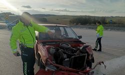 Beyşehir'de otomobil tırla çarpıştı: 2 yaralı
