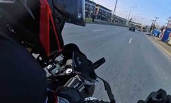 Bir anda şerit değiştirdi, motosikletler çarpıştı